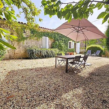 Hotell Fleurs De Vigne, Charentais Au Grand Coeur Segonzac (Charente)